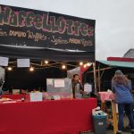 Waffelstand auf dem veganen Weihnachtsmarkt